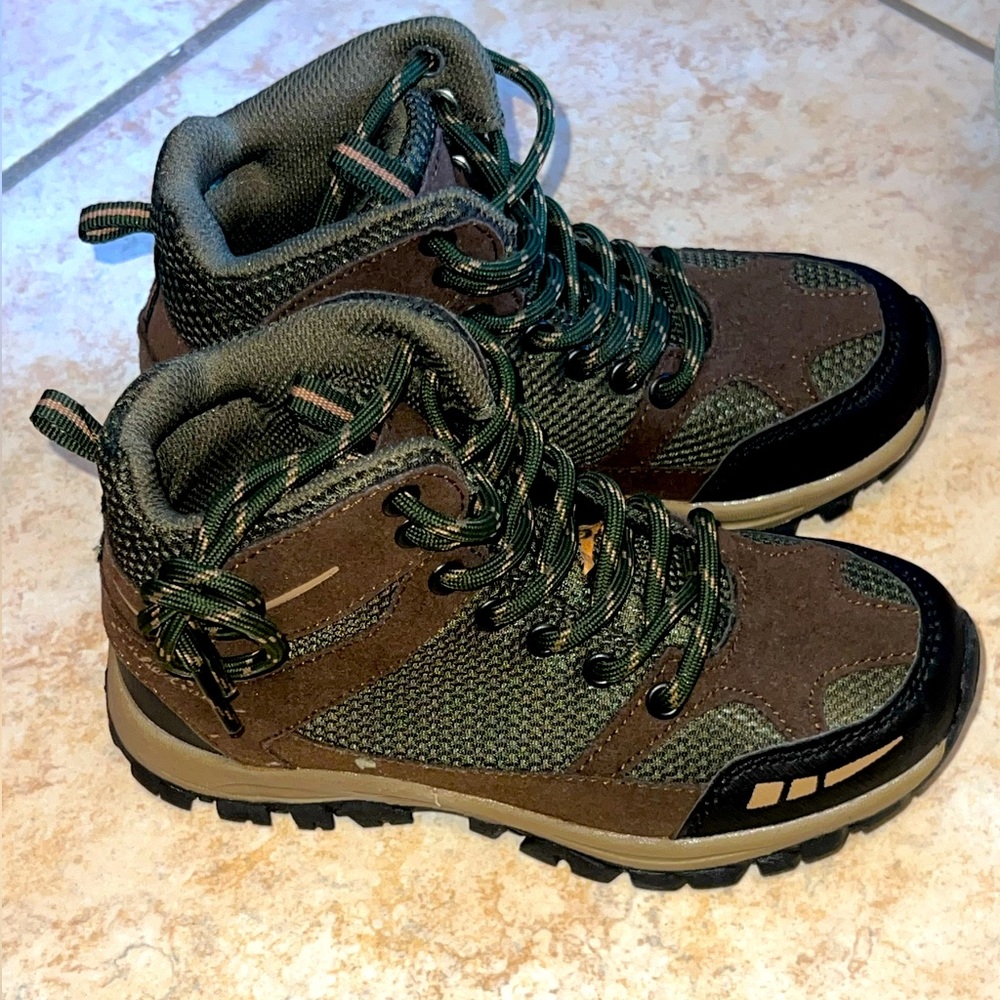 NEW Eddie Bauer Boots -size 13